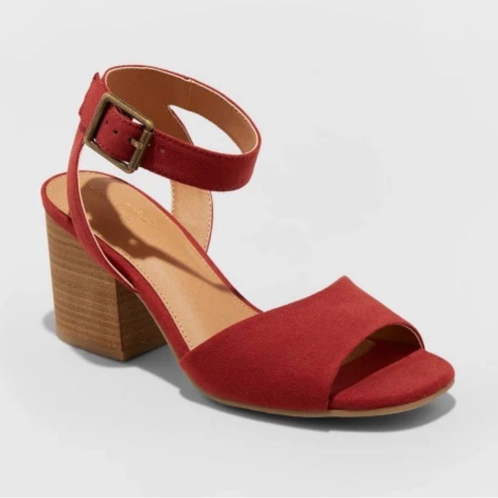 Red heels with adjustable straps!